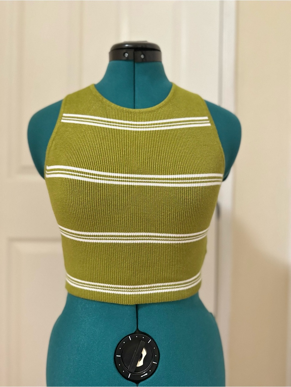 NWOT House of Harlow 1960 Sz S Olive and White Striped Ribbed Knit Cropped Tank